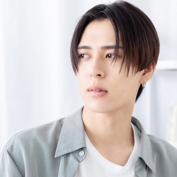 デコ出しツーブロック黒髪テクノカット　シースルーフェザー　|mod's hair【モッズヘア】越谷/越谷西口店