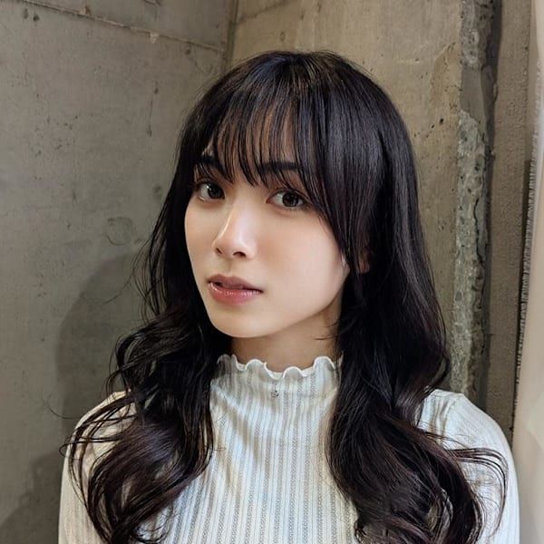 大人可愛いゆる巻きセミロング×透けバング|MANOHARU