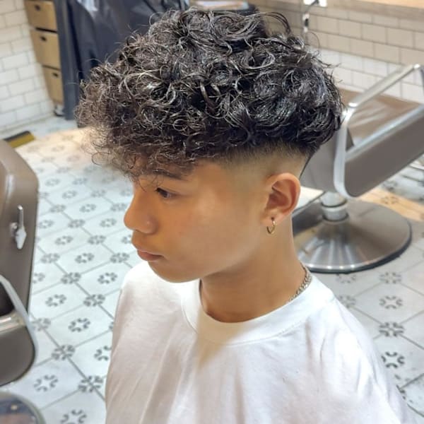 スペインカール　フェード　海外風　メンズパーマ