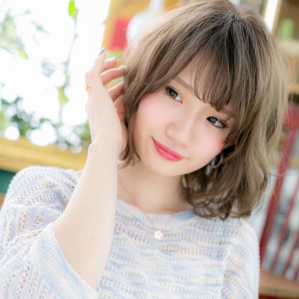 おフェロインナーカラーくせ毛風カールボブ　ゆるふわミディアム