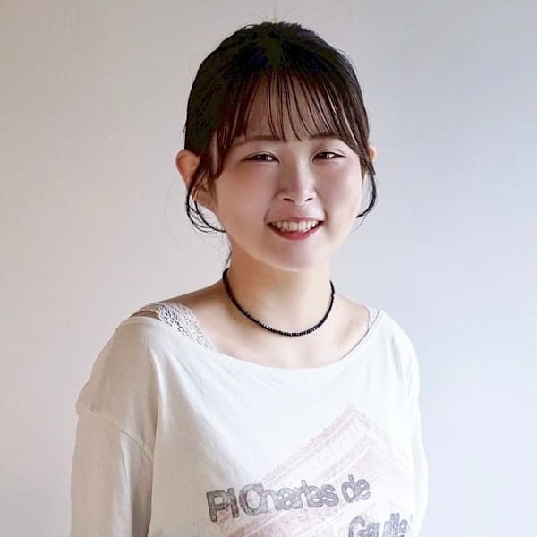 MOON by KENJE【ムーンバイケンジ】のスタッフ紹介。ヒガ　ナナカ