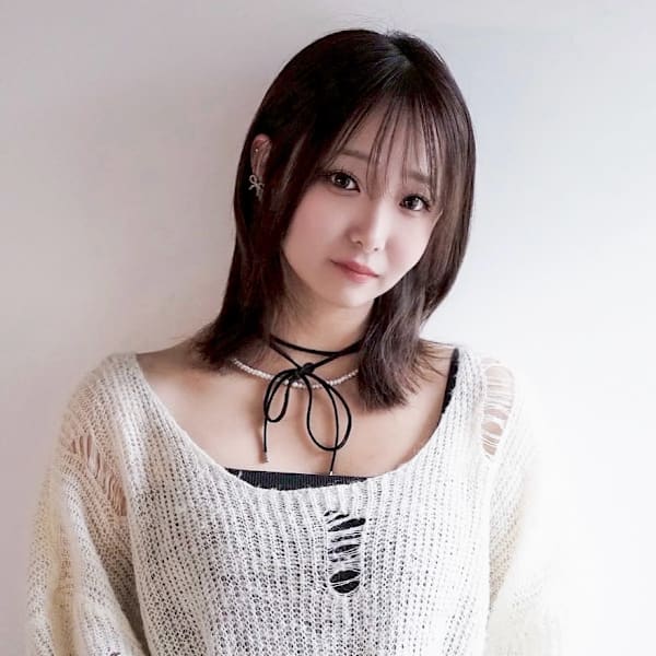 MOON by KENJE【ムーンバイケンジ】のスタッフ紹介。ナカムラ　サラ