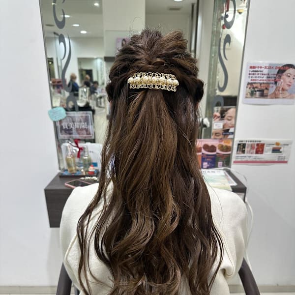 ハーフアップお呼ばれヘアー