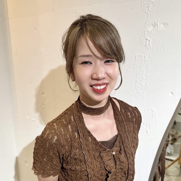 melca.天王寺 髪質改善/ブリーチ/ダブルカラー/インナーカラー【メルカテンノウジ カミシツカイゼン ブリーチ ダブルカラー インナーカラー】のスタッフ紹介。Mituki