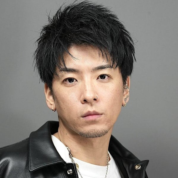 ツーブロック刈り上げ大人短髪ツイストパーマ