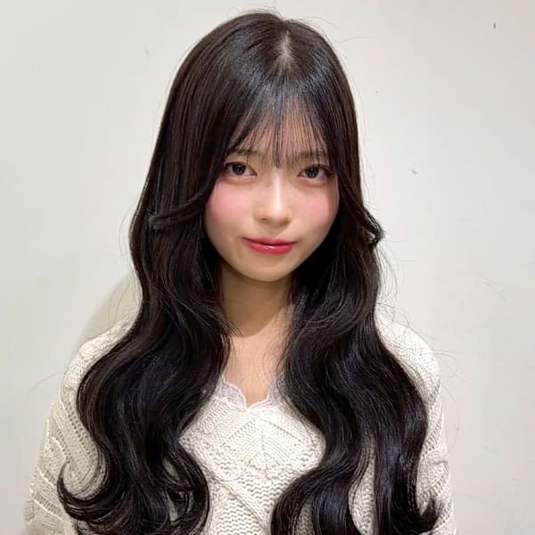 ラベンダーベージュ 暗髪カラー 韓国風 ゆる巻きロング|Ai WilL