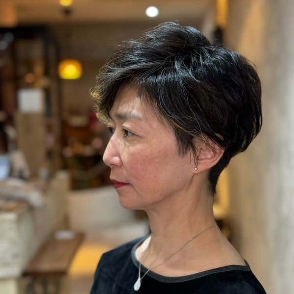 大人女性のツーブロックショート