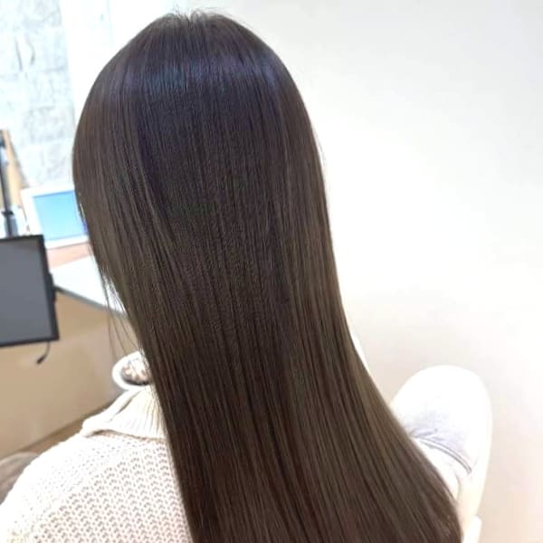くすみカラー グレージュ ダメージレスカラー 艶髪ロング|Beautissimo 所沢