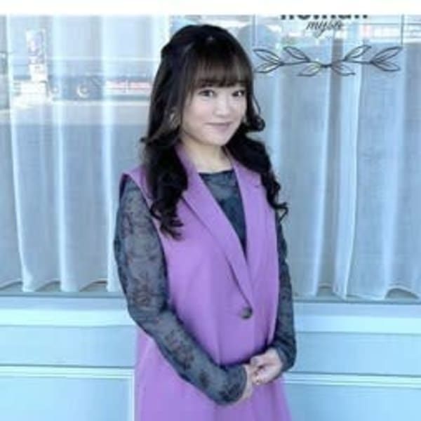 半個室型サロン ilo.hair 北岡崎店【ハンコシツガタサロン イロヘア キタオカザキテン】のスタッフ紹介。かご さおり