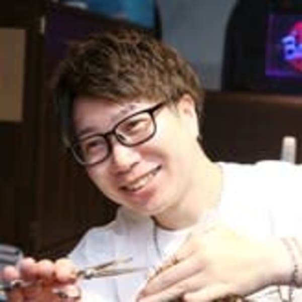 BARBER Re【バーバー アールイー】のスタッフ紹介。高橋 諒
