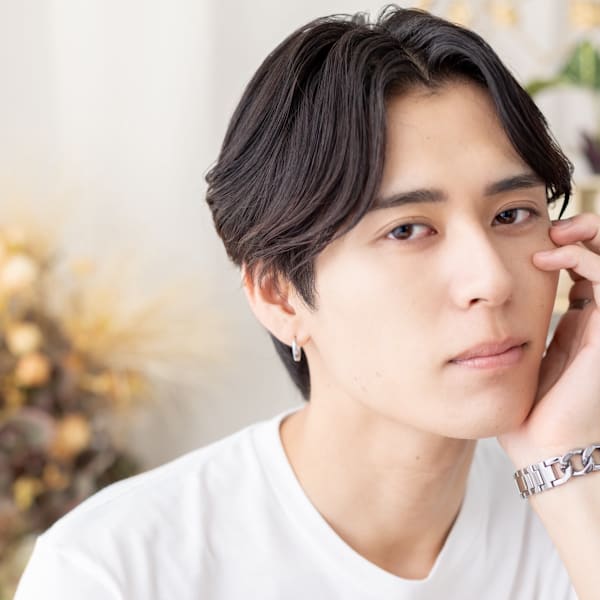 チャコールグレー小顔コンマセンターパート　シースルーフェザー|COVER HAIR bliss【カバーヘア ブリス】戸田公園/戸田公園西口店