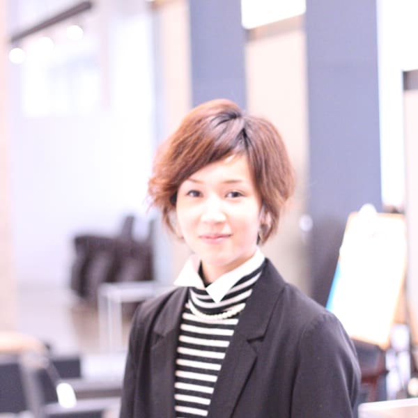 hair make Blanc de Blancs【ヘアメイクブランドブラン】【ヘアメイクブランドブラン】のスタッフ紹介。桑原 麻子