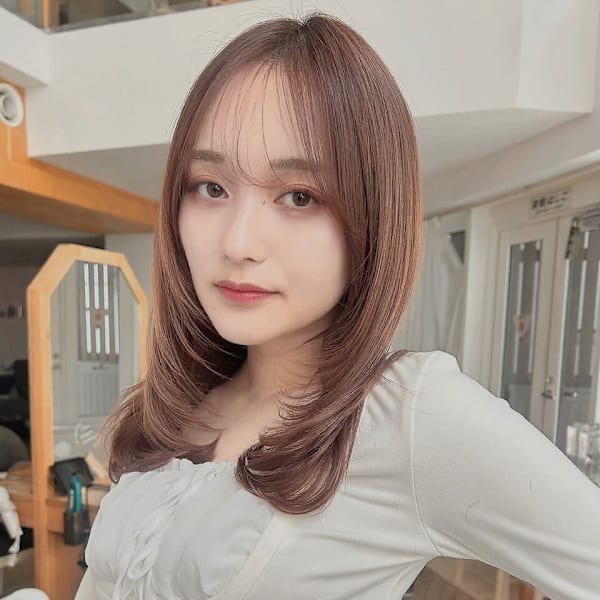 小顔ミディアムレイヤーカットワンカール前髪シースルーバング