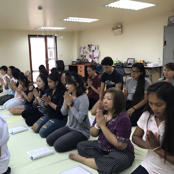 サバーイカーイオアシス【サバーイカーイオアシス】のスタッフ紹介。エヴァ