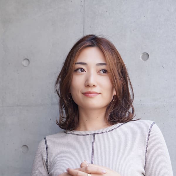 40代50代最旬若見えヘアワンカールでおしゃれな外ハネミディ