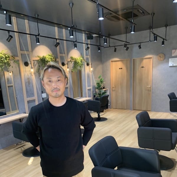 MEN'S HAIR BLEACHi 塩釜口店【メンズ ヘア ブリーチ】【メンズ ヘア ブリーチ シオガマグチテン】のスタッフ紹介。山本 励也