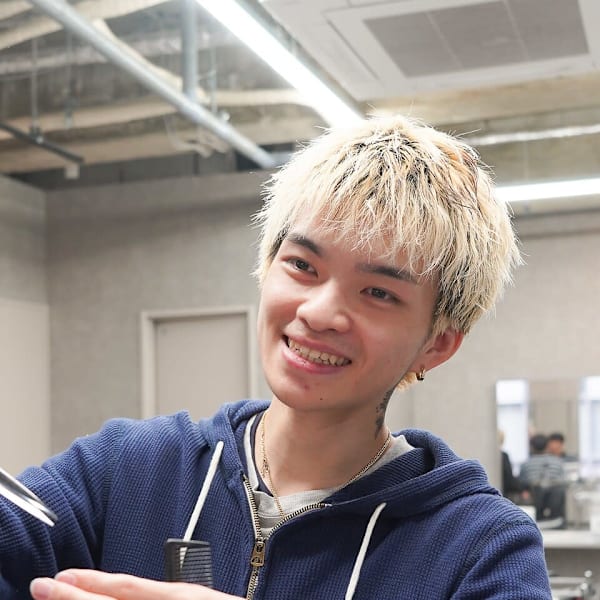 men's salon L-MARK 心斎橋【メンズサロンエルマーク シンサイバシ】【メンズサロンエルマーク シンサイバシ】のスタッフ紹介。河野 裕斗