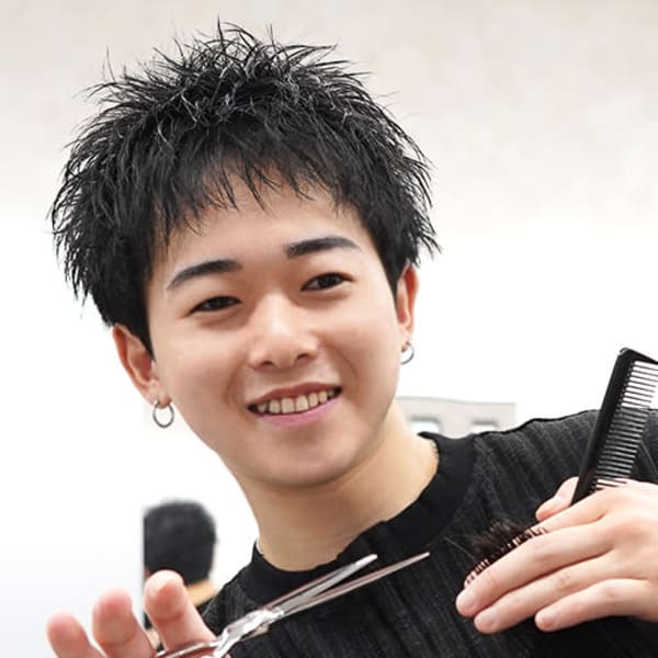 men's salon L-MARK 心斎橋【メンズサロンエルマーク シンサイバシ】【メンズサロンエルマーク シンサイバシ】のスタッフ紹介。角 遼大