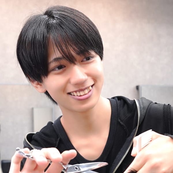 men's salon L-MARK 心斎橋【メンズサロンエルマーク シンサイバシ】【メンズサロンエルマーク シンサイバシ】のスタッフ紹介。白石 直輝