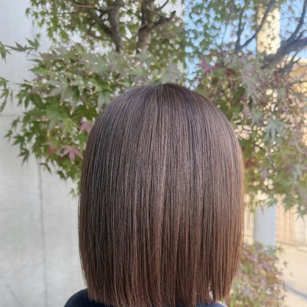 大人の髪を輝かせる透け感ブリーチの魅力|EMU international 春日部本店