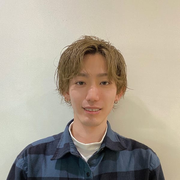 EAST by ergo川崎東口 髪質改善/ショート/ブリーチカラー【イーストバイエルゴカワサキヒガシグチ カミシツカイゼン ショート ブリーチカラー】のスタッフ紹介。深澤 秀斗