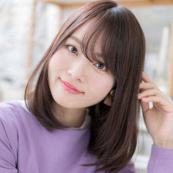 斜めバング大人可愛いツヤ髪エアストレート　チャコールグレー