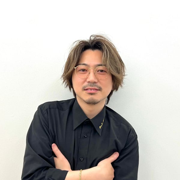 B.i.L hair【ビルヘアー】【ビルヘアー】のスタッフ紹介。SHIN