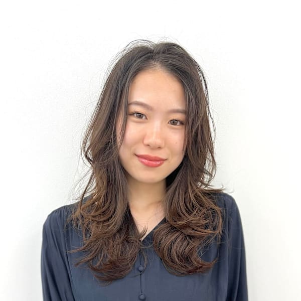 B.i.L hair【ビルヘアー】【ビルヘアー】のスタッフ紹介。ひずる