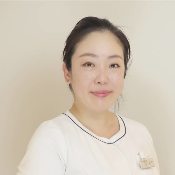 小顔矯正専門店 シンメトリー銀座店【コガオキョウセイセンモンテンシンメトリーギンザテン】のスタッフ紹介。スタッフ ヤマシタ