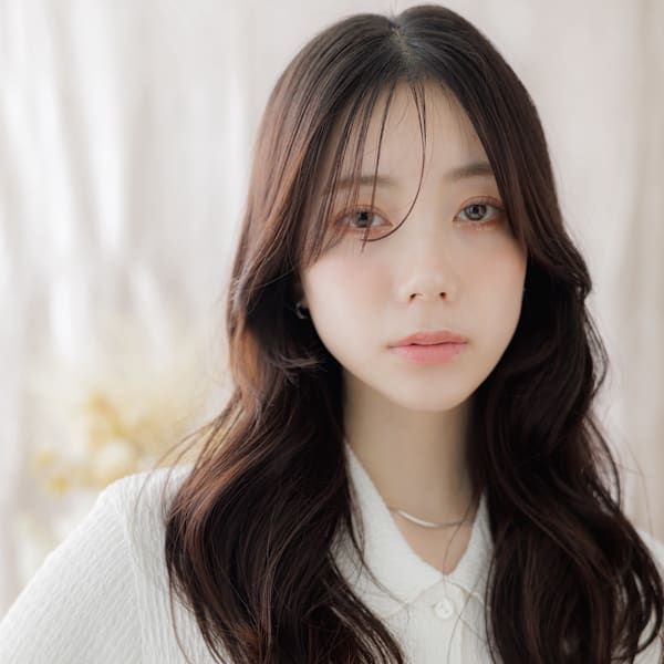 かき上げバング大人美人モテ髪韓国風巻き　チャコールグレー