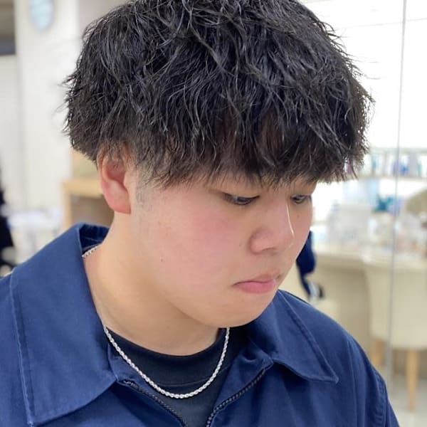 メンズパーマ波巻きツイストスパイラル刈り上げセンターパート|Charm by KENJE