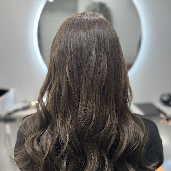 オリーブベージュ