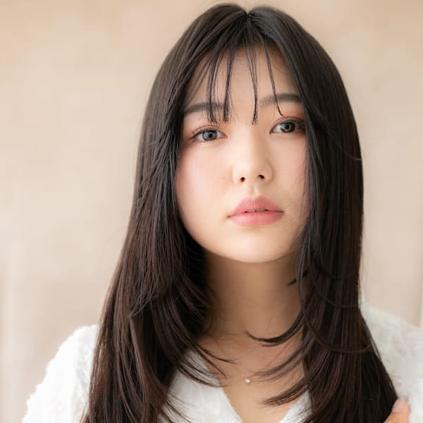 バタフライカット黒髪前下がり顔周りレイヤーロング30代40代