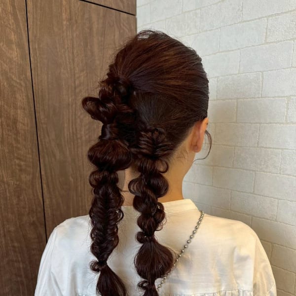 ポコポコが可愛い*Wポニーの編み下ろしスタイル