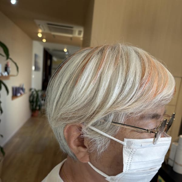 ●白髪を活かして遊ぶ。ゾーンカラーのショートヘア●