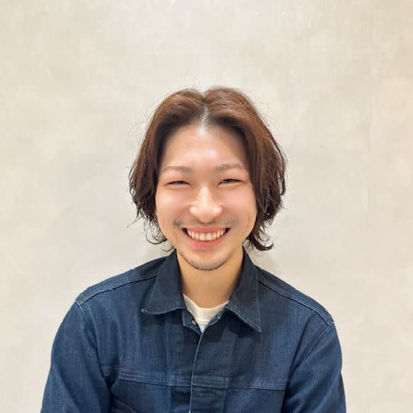 全席個室美容室 Zina 錦糸町 髪質改善＆トリートメント【ジーナ】【ゼンセキコシツビヨウシツ ジーナ キンシチョウ カミシツカイゼン アンド トリートメント】のスタッフ紹介。川上 佑斗