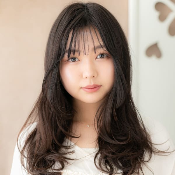 黒髪チャコールグレー小顔大人巻きゆるふわロング30代40代