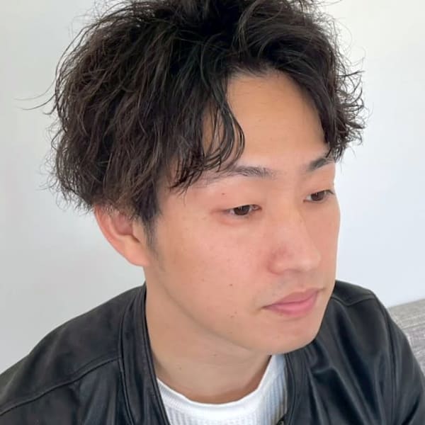 アップバング ツーブロック 眉毛カット ニュアンスパーマ
