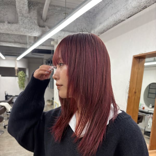カシスレッドミディアムレイヤーカットブリーチなしダブルカラー