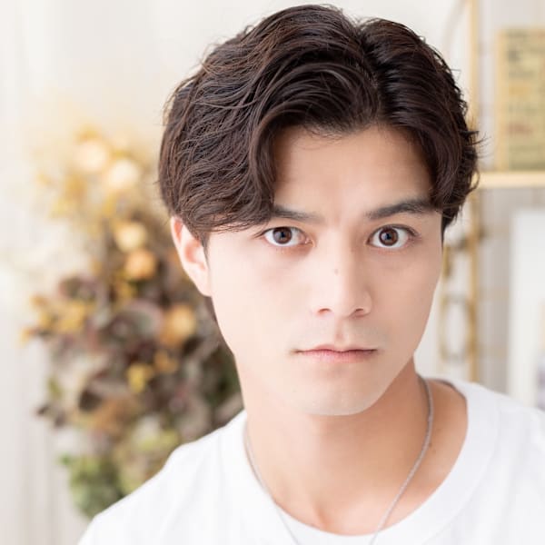 ビジネスにも◎黒髪リバースセンターパート　フェザーパーマ|COVER HAIR bliss【カバーヘア ブリス】戸田公園/戸田公園西口店