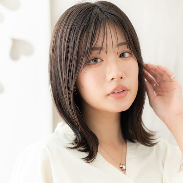 チャコールグレーくびれミディアム小顔クラゲヘアー30代40代
