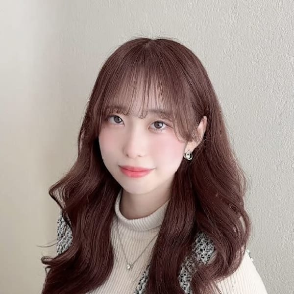 全席個室美容室 Zina 川崎 髪質改善&トリートメント【ゼンセキコシツビヨウシツ ジーナ カワサキ カミシツカイゼン】のスタッフ紹介。akari