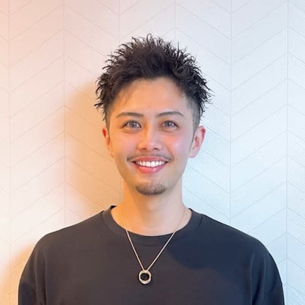 HAIR & MAKE EARTH 錦糸町店【ヘアメイクアース キンシチョウテン】のスタッフ紹介。伊丹琉希也