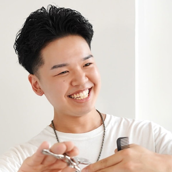 men's salon L-MARK 梅田【メンズサロンエルマーク ウメダ】【メンズサロンエルマーク ウメダ】のスタッフ紹介。荒木 大和