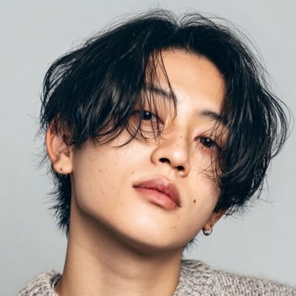 【ウェーブセンターパート×柔モード】余裕感を引き出す質感ヘア