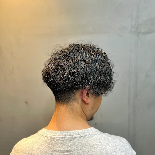 男の無造作ヘア!刈り上げ×強めツイストスパイラルパーマ|BUZZIot/h