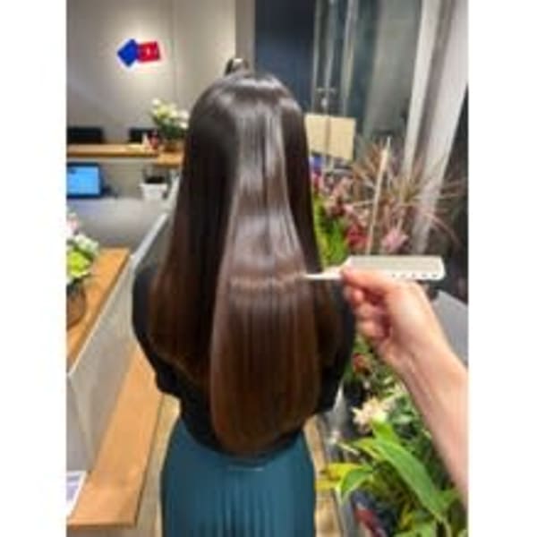 つやつや【20代30代40代/酸性ストレート/縮毛矯正】