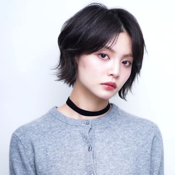 アッシュブラック 外ハネ くびれボブ 似合わせカット 20代|髪質改善 SEPT. 天神大名