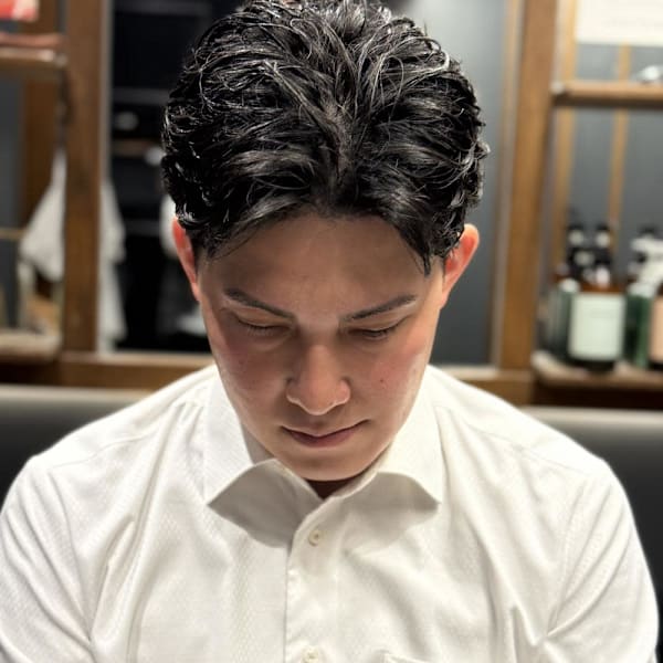 メンズ　パーマ　毛流れ　ビジネス　刈り上げ