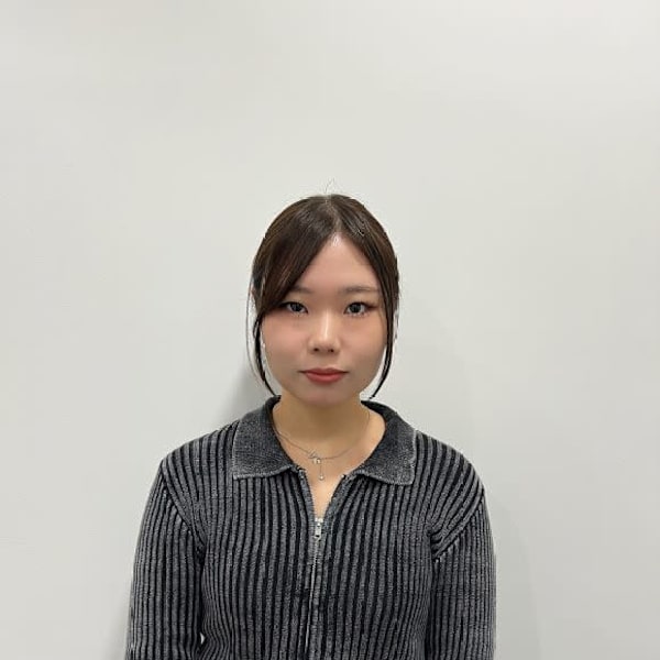 アイブロウサロン i’m 大宮東口店【眉毛専門店】【アイブロウサロンアイム オオミヤヒガシグチテン マユゲセンモンテン】のスタッフ紹介。アヤカ 